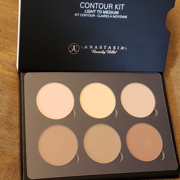 Anastasia Beverly Hills Contour Kit Light to Med - Picture 4 of 4